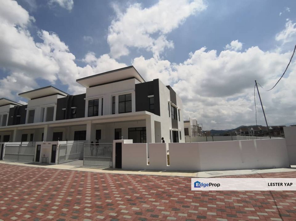 The bigger 2 storey terrace 24 x 80 @ neary by seremban toll 3 min only, Negeri Sembilan, Seremban