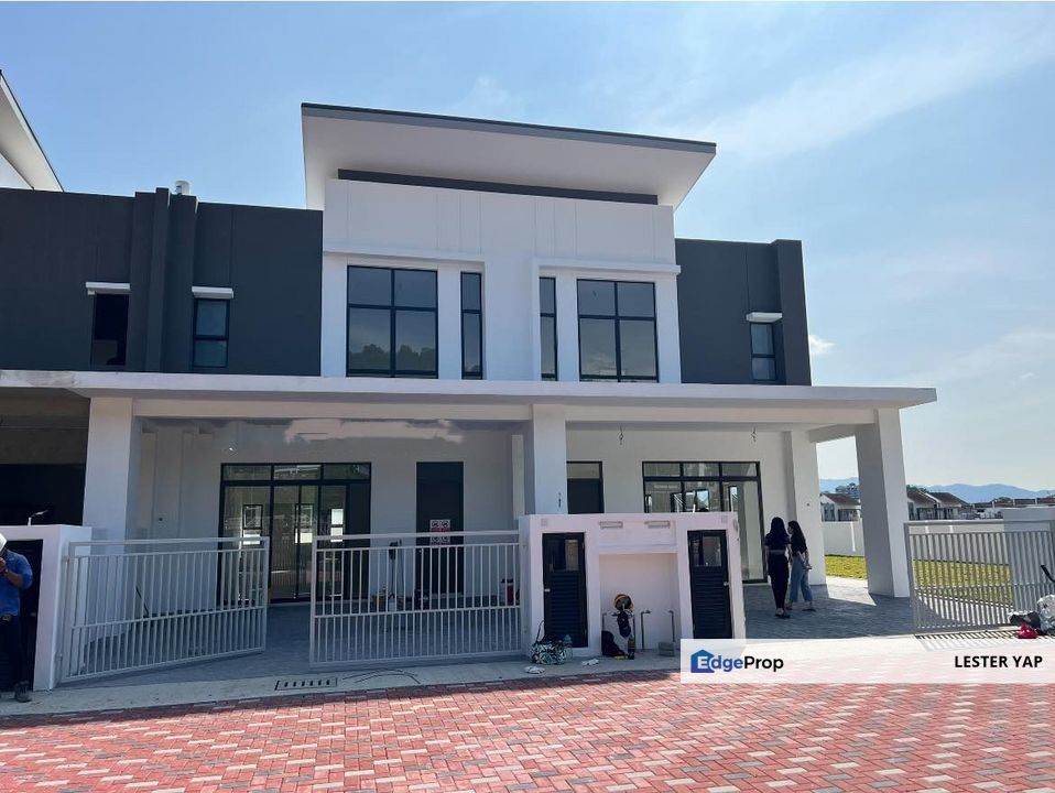 The bigger 2 storey terrace 24 x 80 @ neary by seremban toll 3 min only, Negeri Sembilan, Seremban