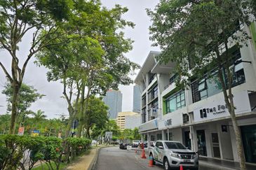 Pusat Komersial Bayu Tasek