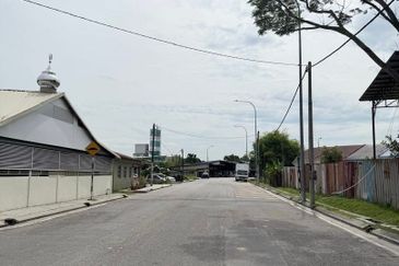 🔥 Flat Light Industrial Land for Sale – Behind Pandan City | RM80psf Only! 🔥