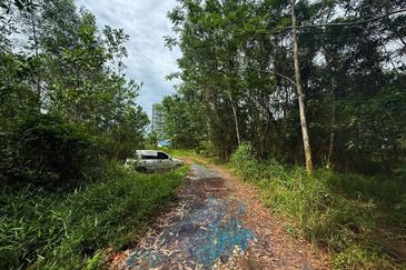 🔥 Flat Light Industrial Land for Sale – Behind Pandan City | RM80psf Only! 🔥