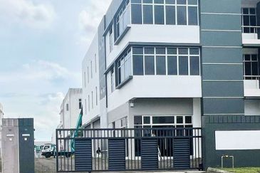 Gelang Patah 3-Storey Semi Detached Factory For Sale