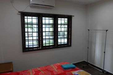 Lily & Jasmine Apartment