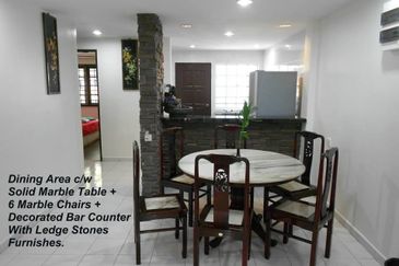 Lily & Jasmine Apartment