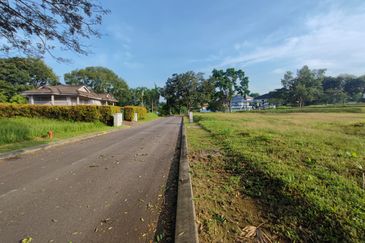 Leisure Farm Bungalow Land For Sale