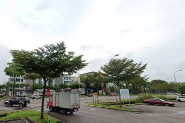 Oasis 2 @ Tropicana Danga Cove