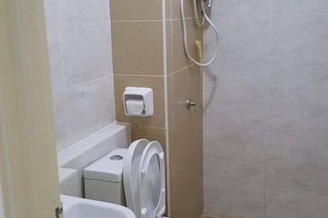 D Summit Residence Kempas Utama For Sale