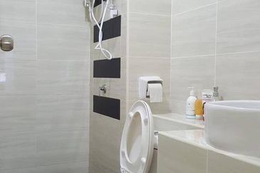 D Summit Residence Kempas Utama For Sale