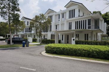 Emerald Bay @ Puteri harbour