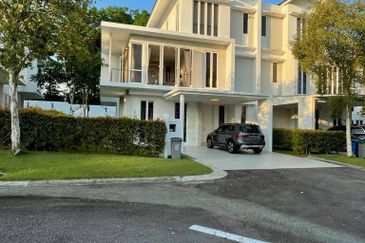 Emerald Bay @ Puteri harbour