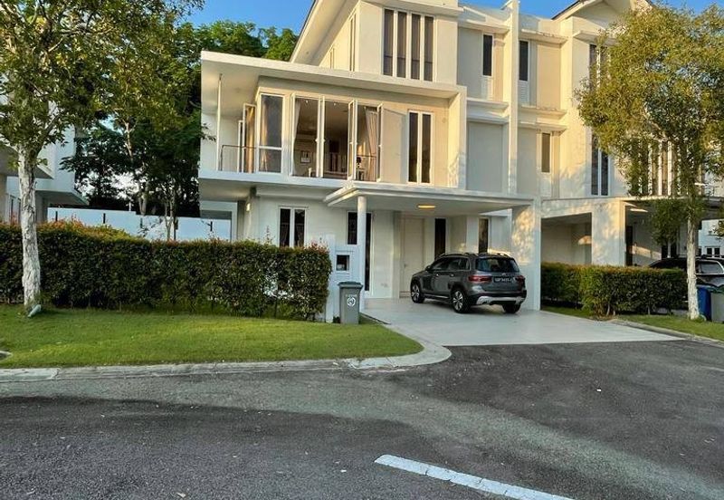 Emerald Bay @ Puteri harbour