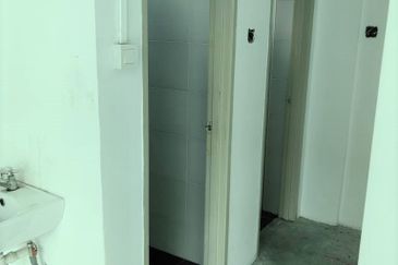 Taman Mount Austin Commercial