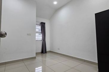 Horizon Hills @ The Greens Double Storey Superlink Corner For Sale