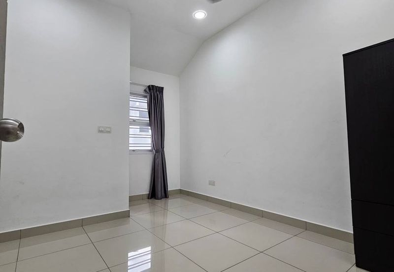 Horizon Hills @ The Greens Double Storey Superlink Corner For Sale