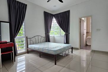 Horizon Hills @ The Greens Double Storey Superlink Corner For Sale
