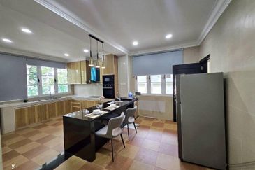 Kiara Peak (Puncak Kiara)