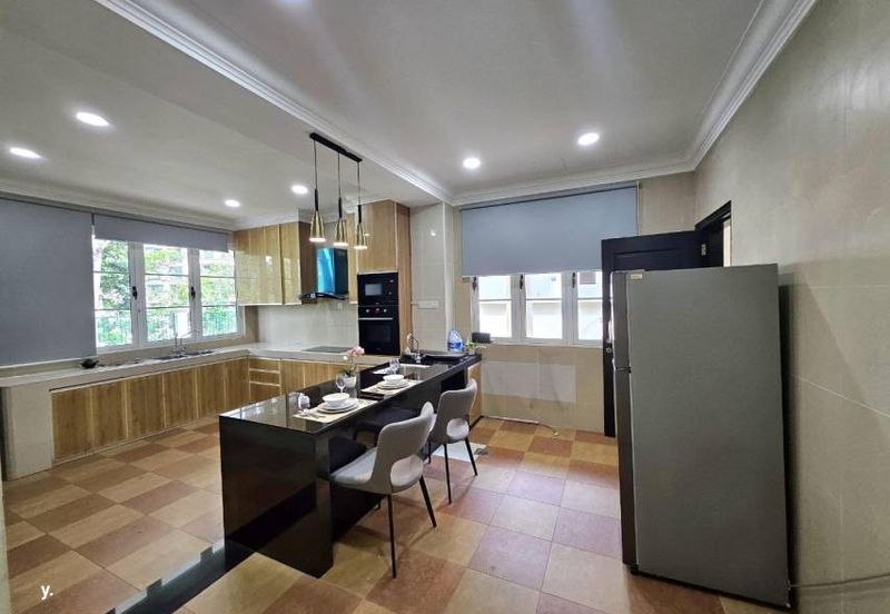 Kiara Peak (Puncak Kiara)