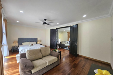 Kiara Peak (Puncak Kiara)