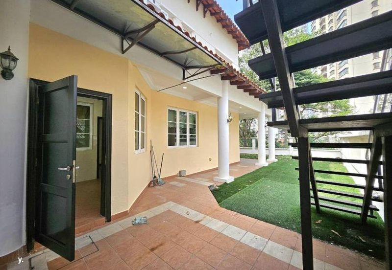 Kiara Peak (Puncak Kiara)