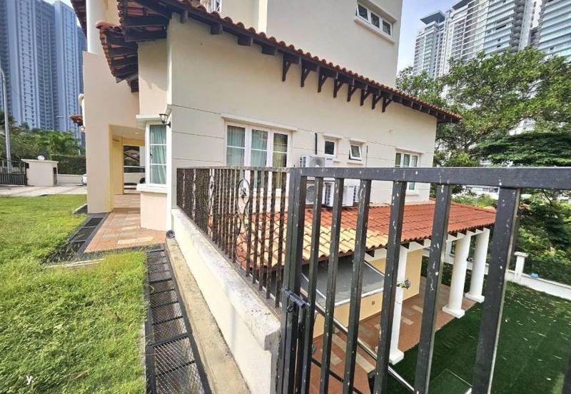 Kiara Peak (Puncak Kiara)