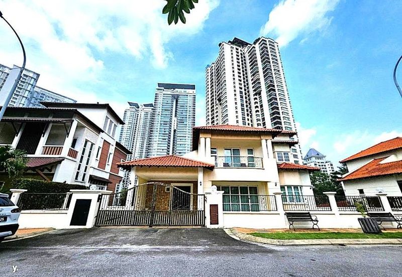 Kiara Peak (Puncak Kiara)