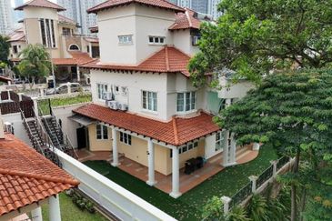 Kiara Peak (Puncak Kiara)