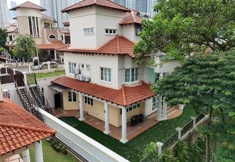 Kiara Peak (Puncak Kiara)