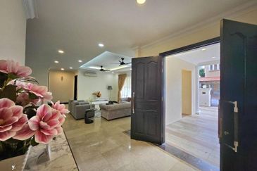 Kiara Peak (Puncak Kiara)