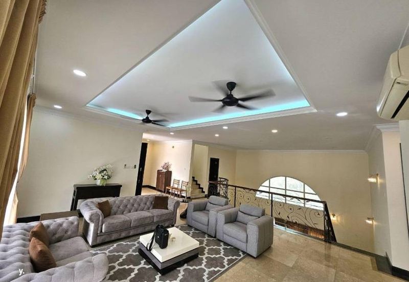 Kiara Peak (Puncak Kiara)