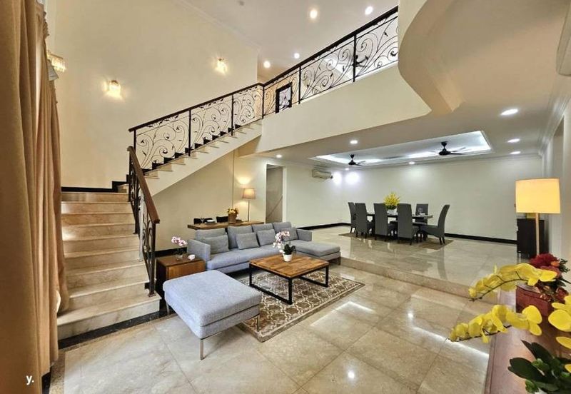 Kiara Peak (Puncak Kiara)