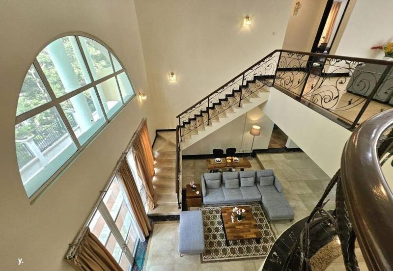 Kiara Peak (Puncak Kiara)