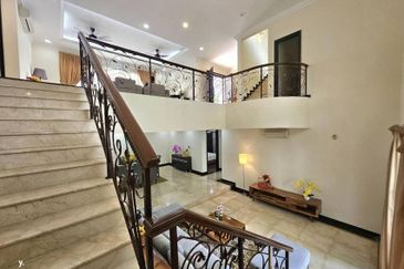 Kiara Peak (Puncak Kiara)