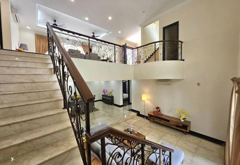 Kiara Peak (Puncak Kiara)