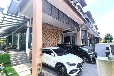Jelutong Heights