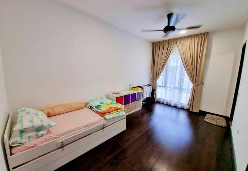 Reesia Elmina Garden