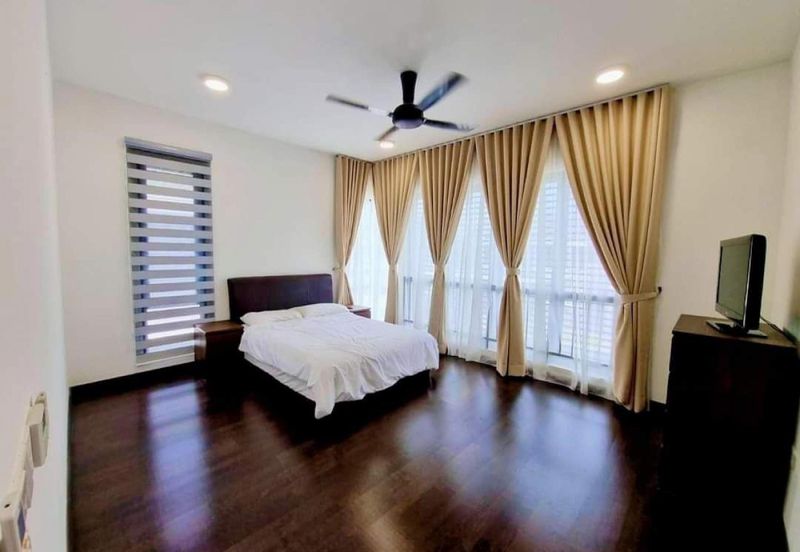 Reesia Elmina Garden