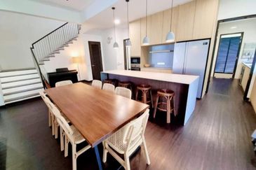 Reesia Elmina Garden