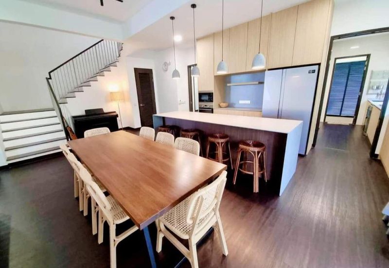 Reesia Elmina Garden