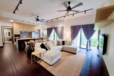 Reesia Elmina Garden