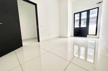 Reesia Elmina Garden