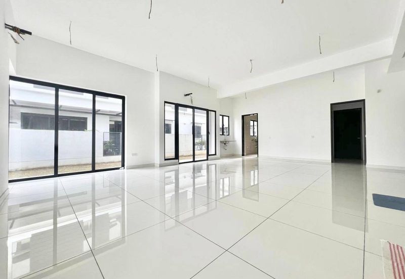 Reesia Elmina Garden