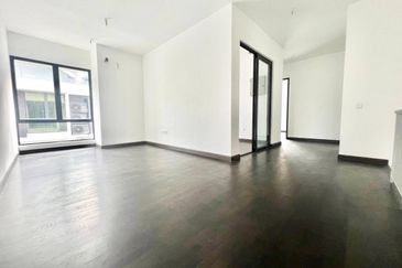 Reesia Elmina Garden