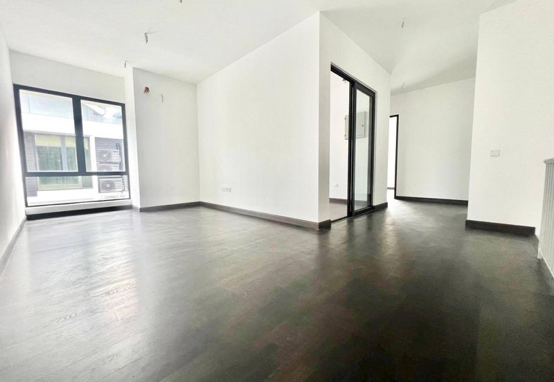 Reesia Elmina Garden