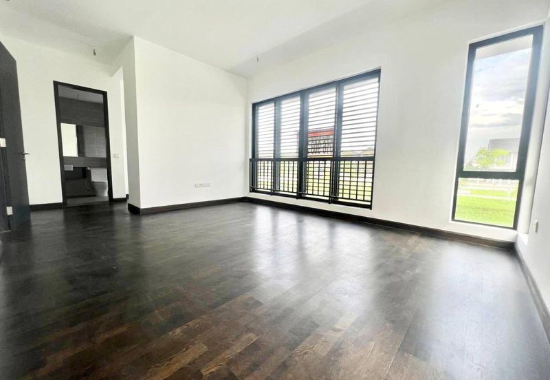 Reesia Elmina Garden