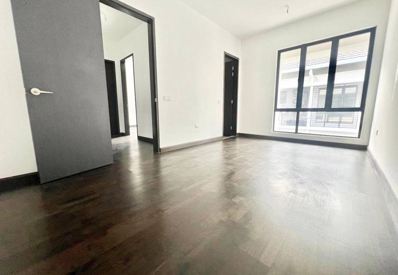 Reesia Elmina Garden