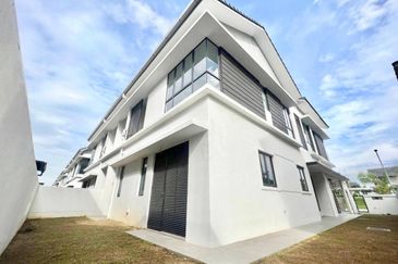 Reesia Elmina Garden