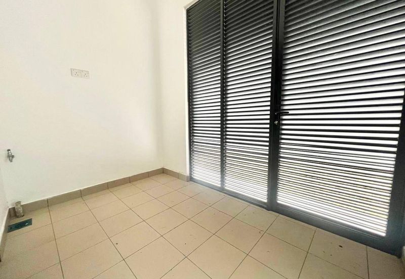 Reesia Elmina Garden