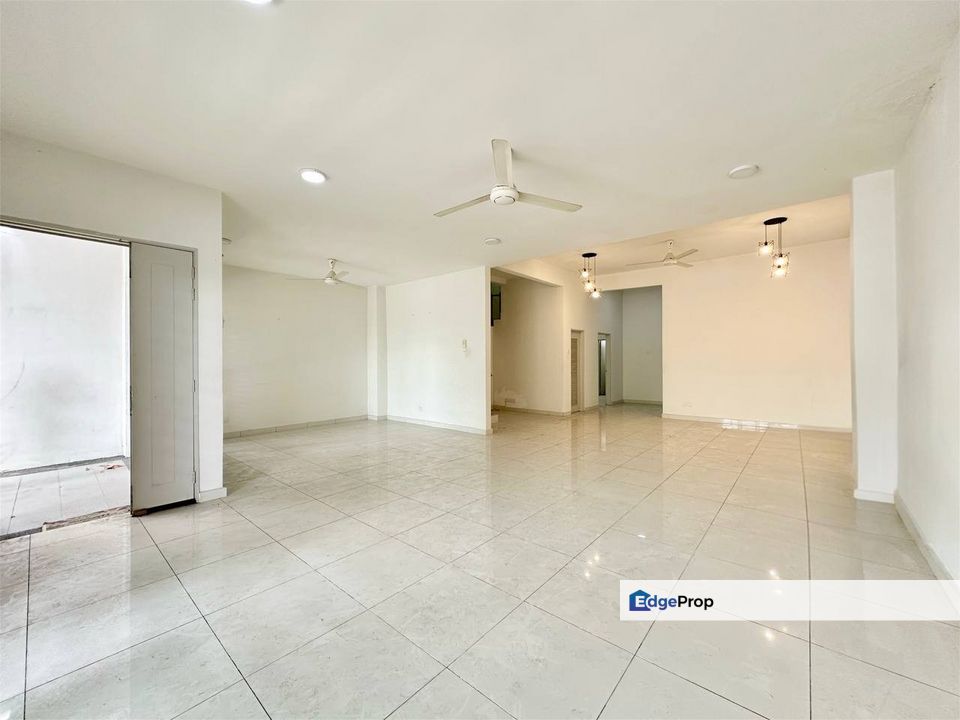 2 Storey Hyperlink Marbella D'Kayangan Seksyen 13 Shah Alam, Selangor, Shah Alam