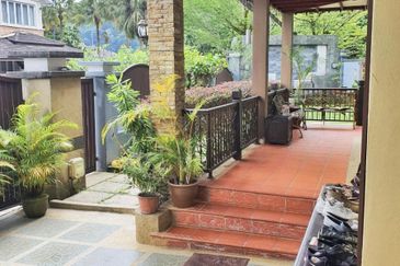 Jalan Bukit Antarabangsa 