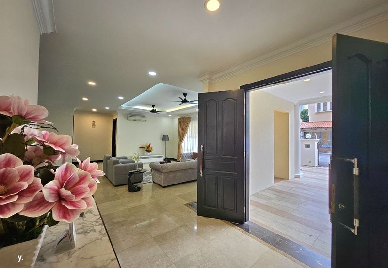 Kiara Peak (Puncak Kiara)